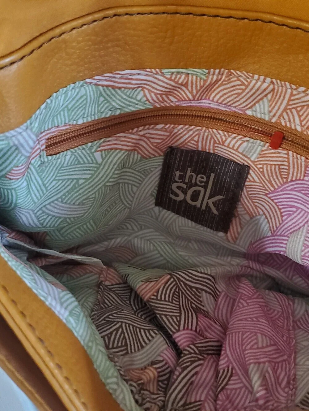 THE SAK HOBO PEBBLED LEATHER BAG. COGNAC COLOR. CROSSBODY